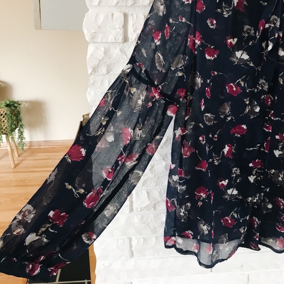 Express Floral Blouse - Picture 2 of 5